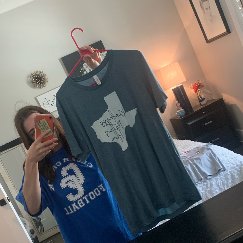 Super soft and comfy t shirt !!